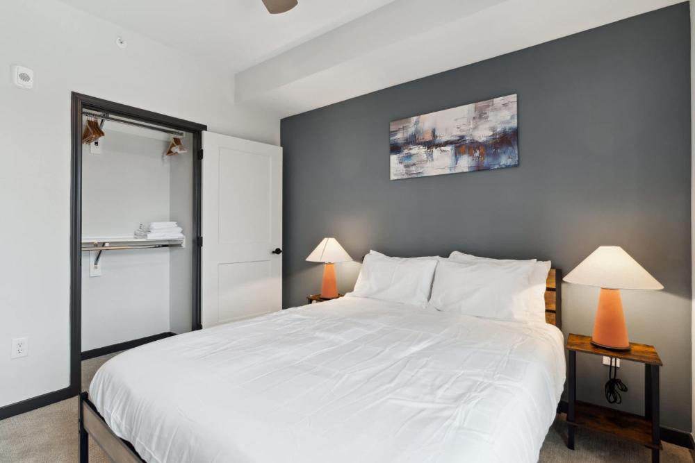 CozySuites Mass with parking lounge & roof deck #41